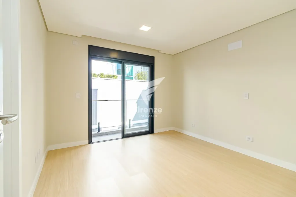 Furnished house with 4 bedrooms and 320 m² — photo 86