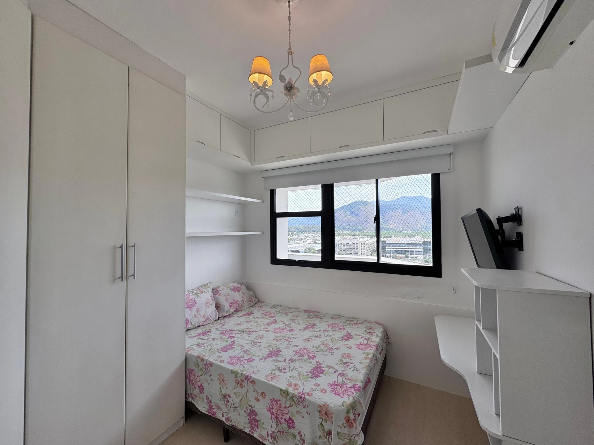 2-bedroom apartment with a mountain view in Rio de Janeiro — photo 3