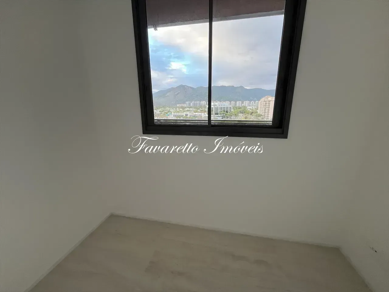 Apartment with 4 suites and a closed-off kitchen — photo 31