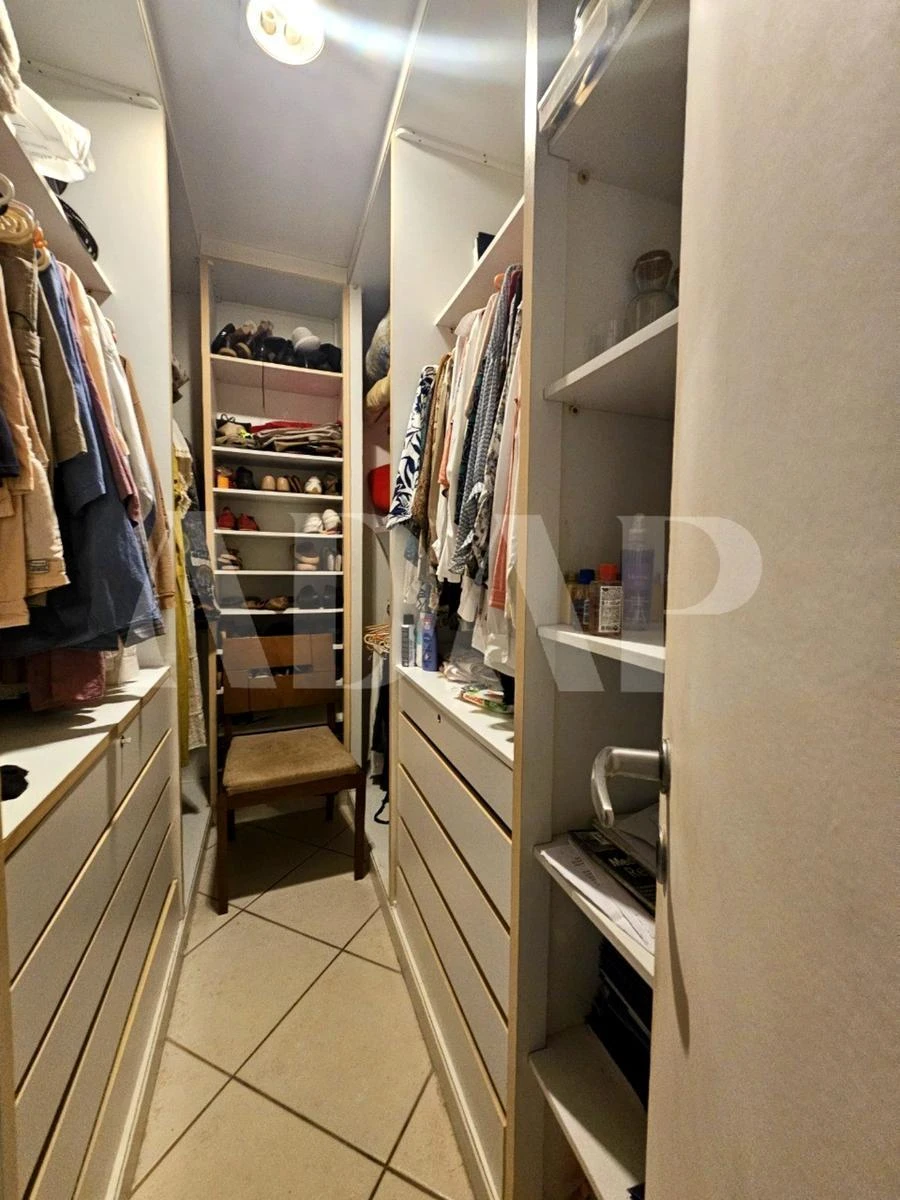 Unfurnished 254 m² house with a built-in balcony grill — photo 23