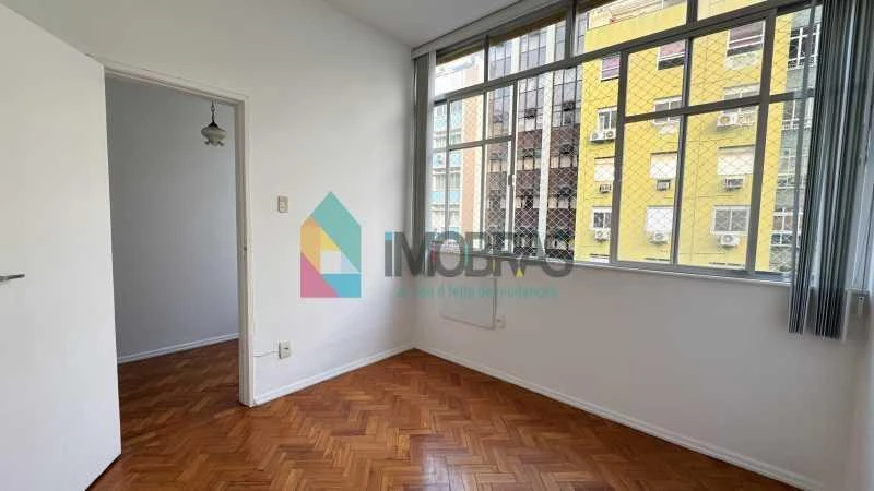 Wood or laminate floors in a 2-bedroom apartment, 65 m² — photo 17