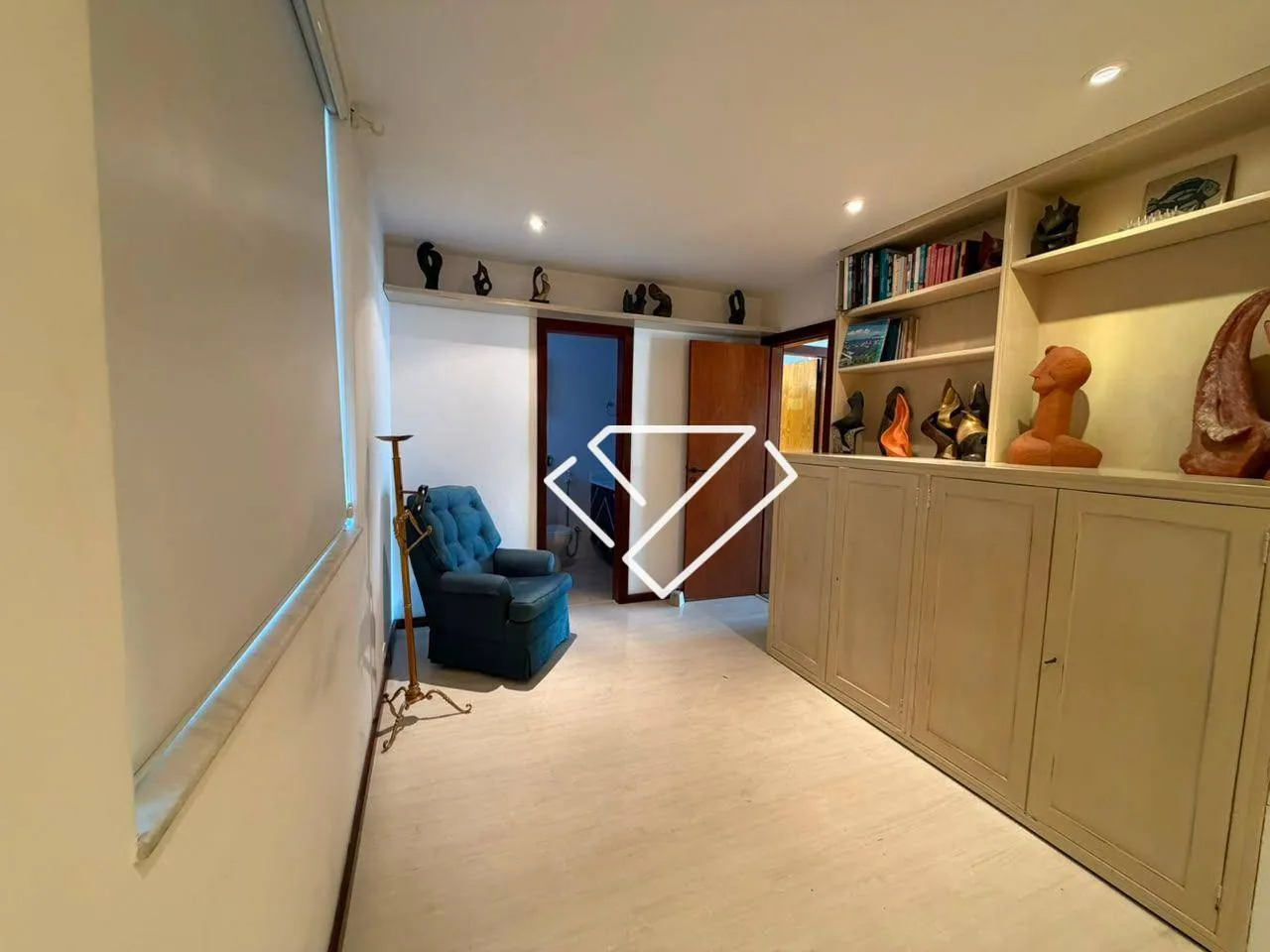 Penthouse with 3 bedrooms, 4 bathrooms and enclosed balcony — photo 10
