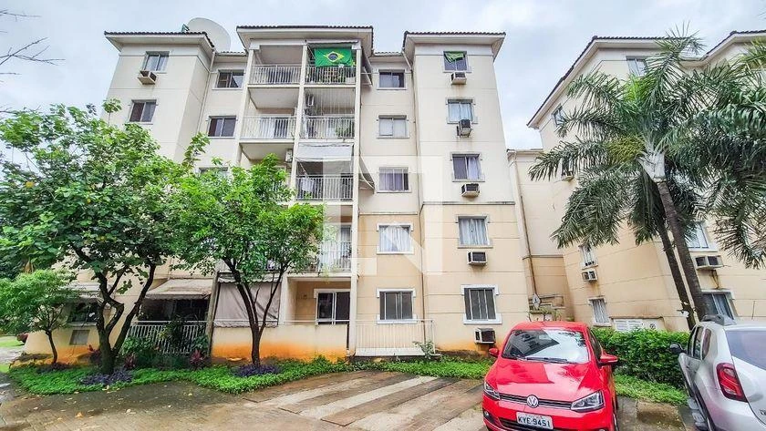 2-bedroom apartment in a building with a pool — photo 39