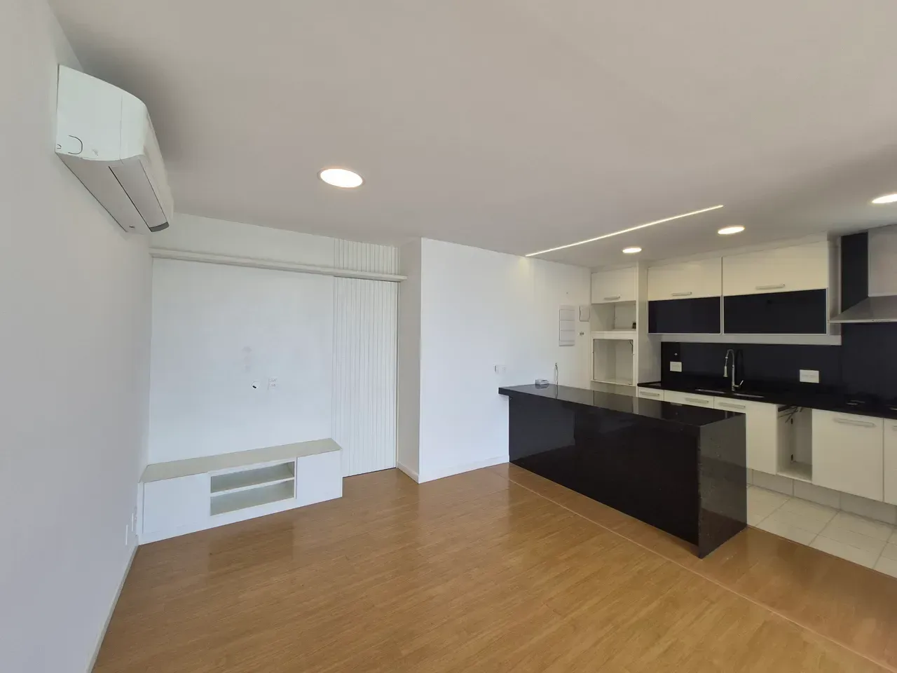 Duplex with 225 m², 3 bedrooms, and open-plan kitchen — photo 29