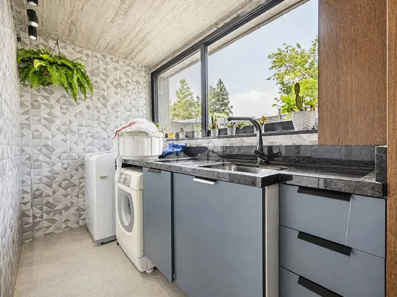 2-bedroom house with a glass-enclosed balcony — photo 8