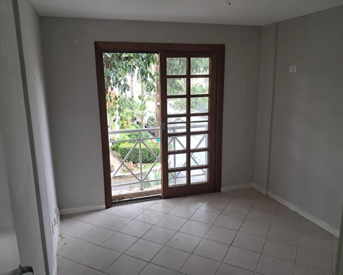 Duplex house with 4 bedrooms and an enclosed kitchen — photo 21