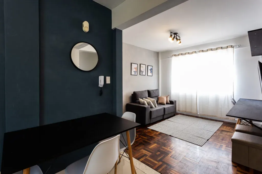 One-bedroom apartment with a washing machine — photo 4
