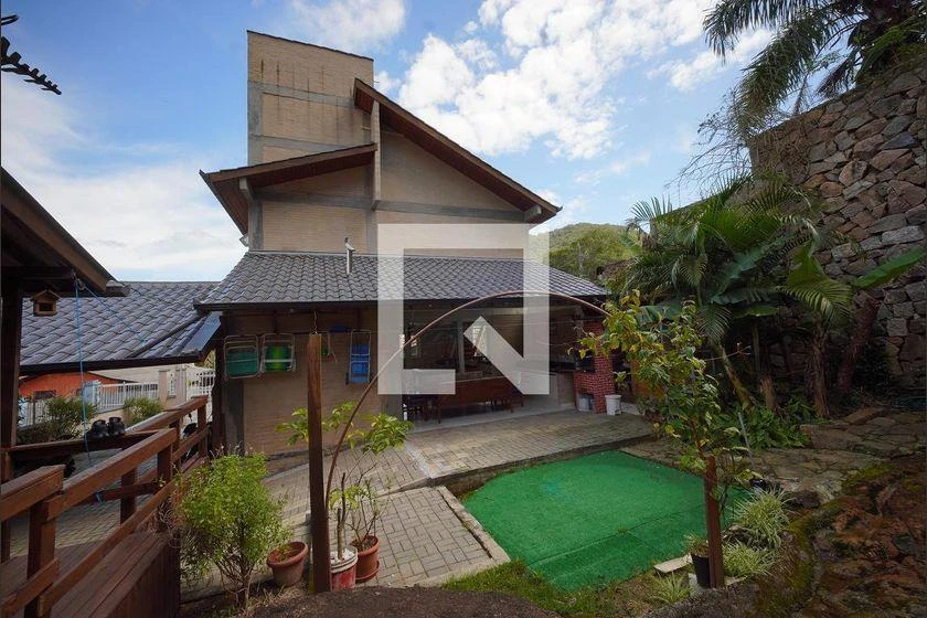 Rental house with 2 bedrooms, 425 m² and a balcony — photo 11