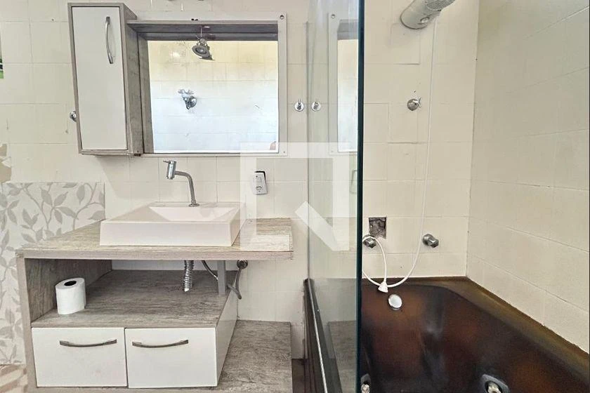 4-bedroom house with a bathtub — photo 33