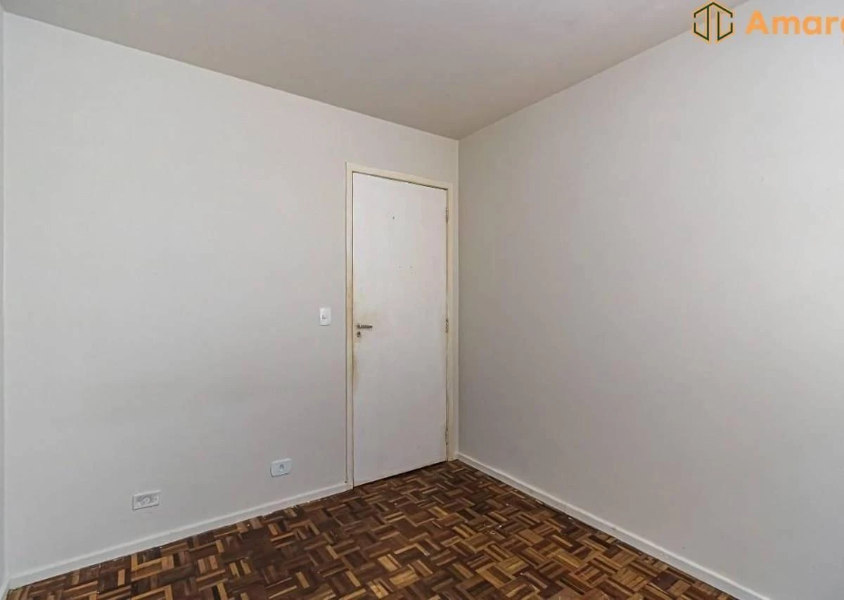 Wood or laminate floors in a 3-bedroom house, 75 m² — photo 29
