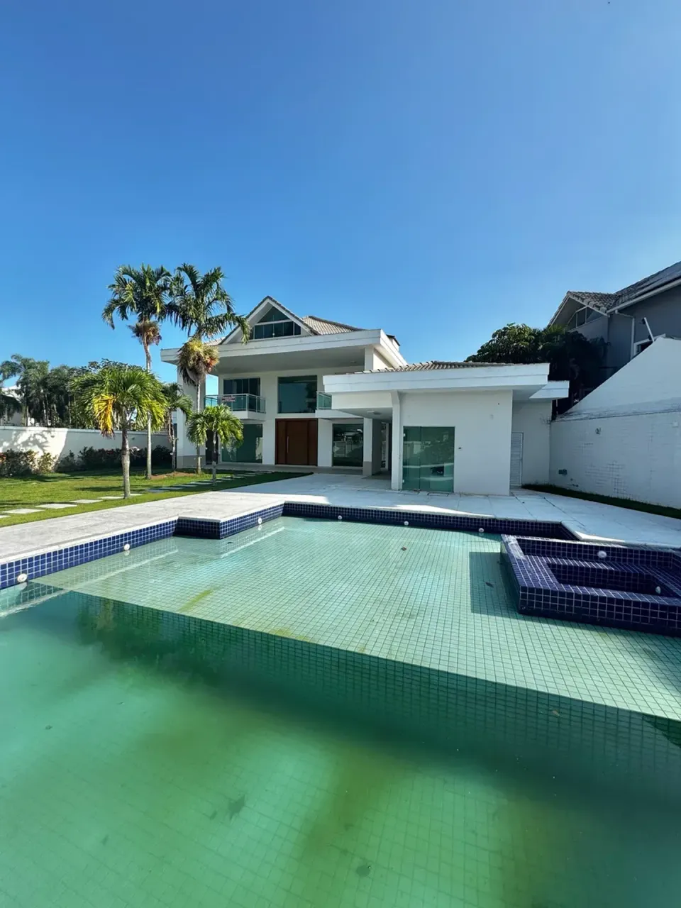Unfurnished house with 5 bedrooms and 5 bathrooms — photo 15
