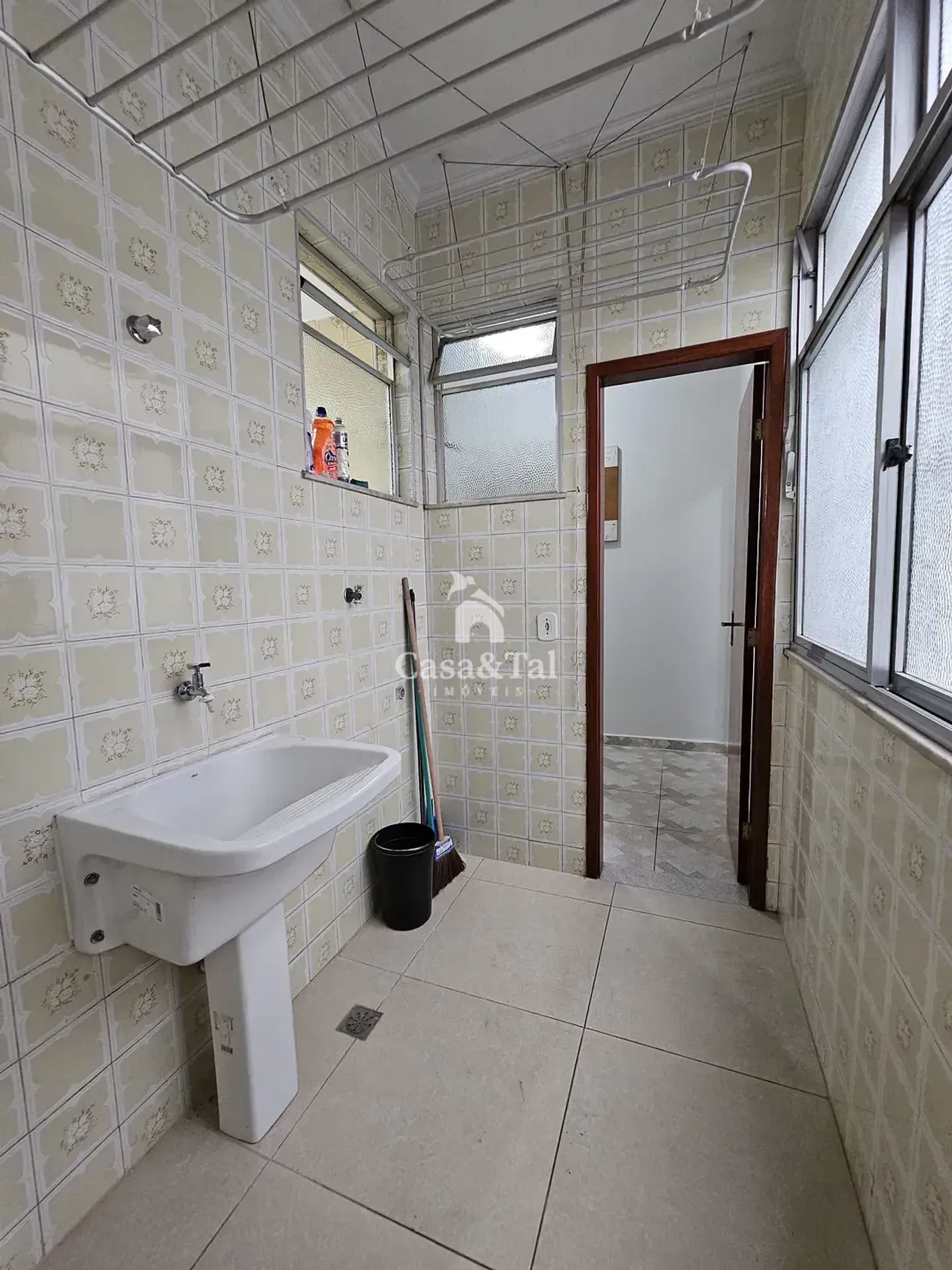 Unfurnished apartment with air conditioning and 3 bedrooms — photo 38