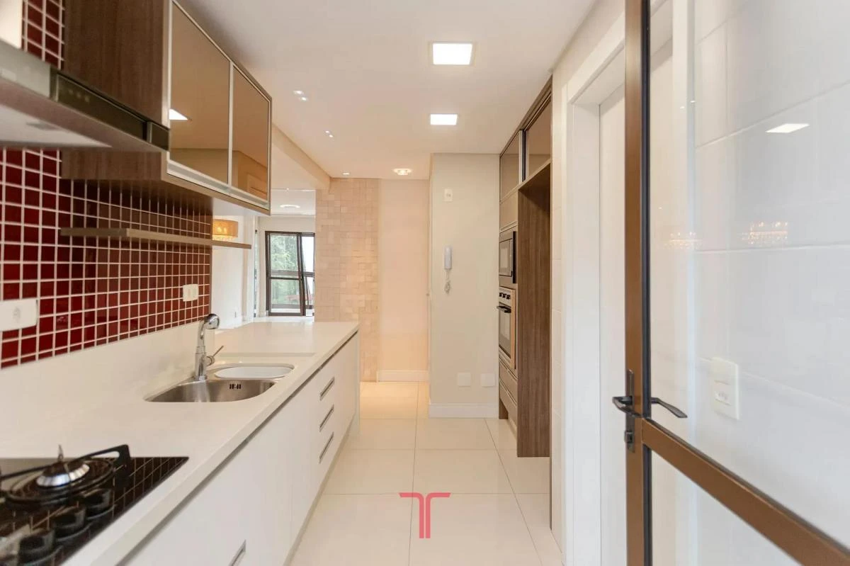 3-bedroom apartment in a building with a pool