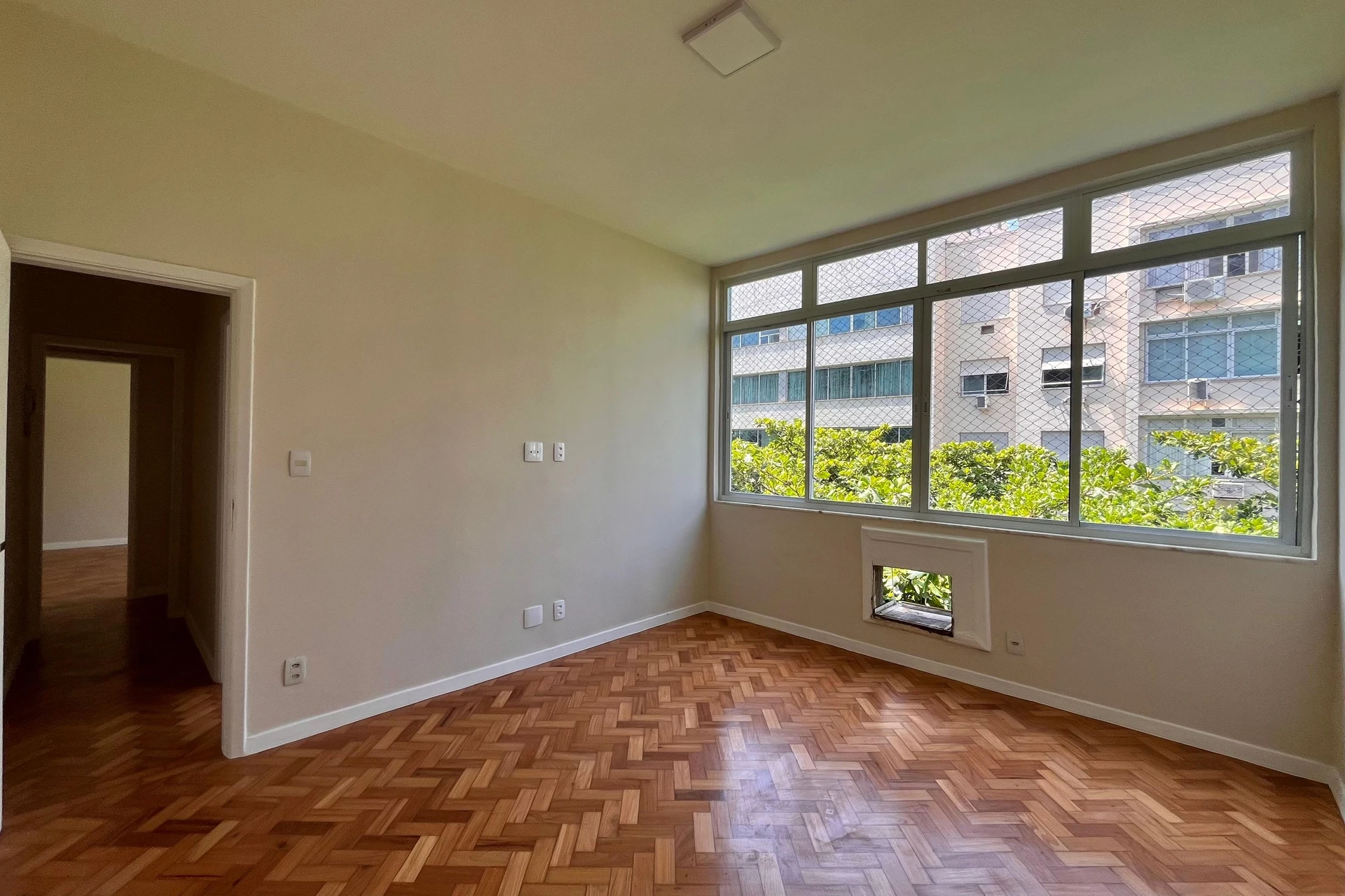 2-bedroom apartment with floor-to-ceiling windows — photo 22