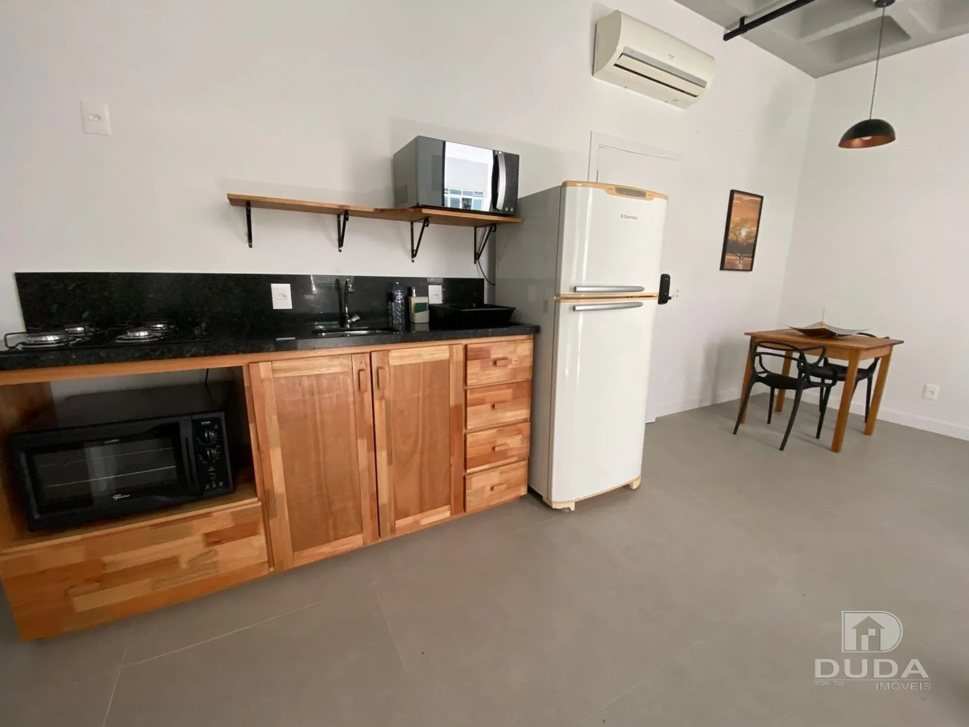 Furnished 1-bedroom apartment with open-plan kitchen — photo 8