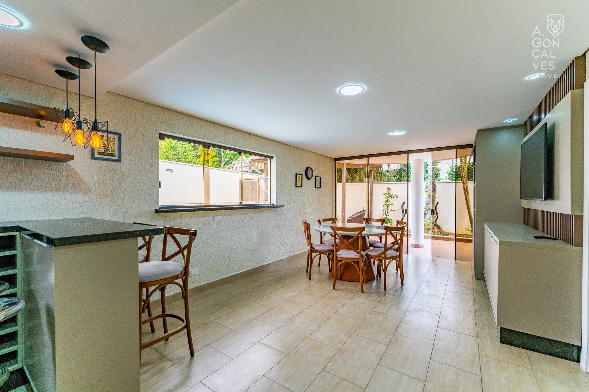 Unfurnished house with 4 bedrooms and 5 bathrooms — photo 34