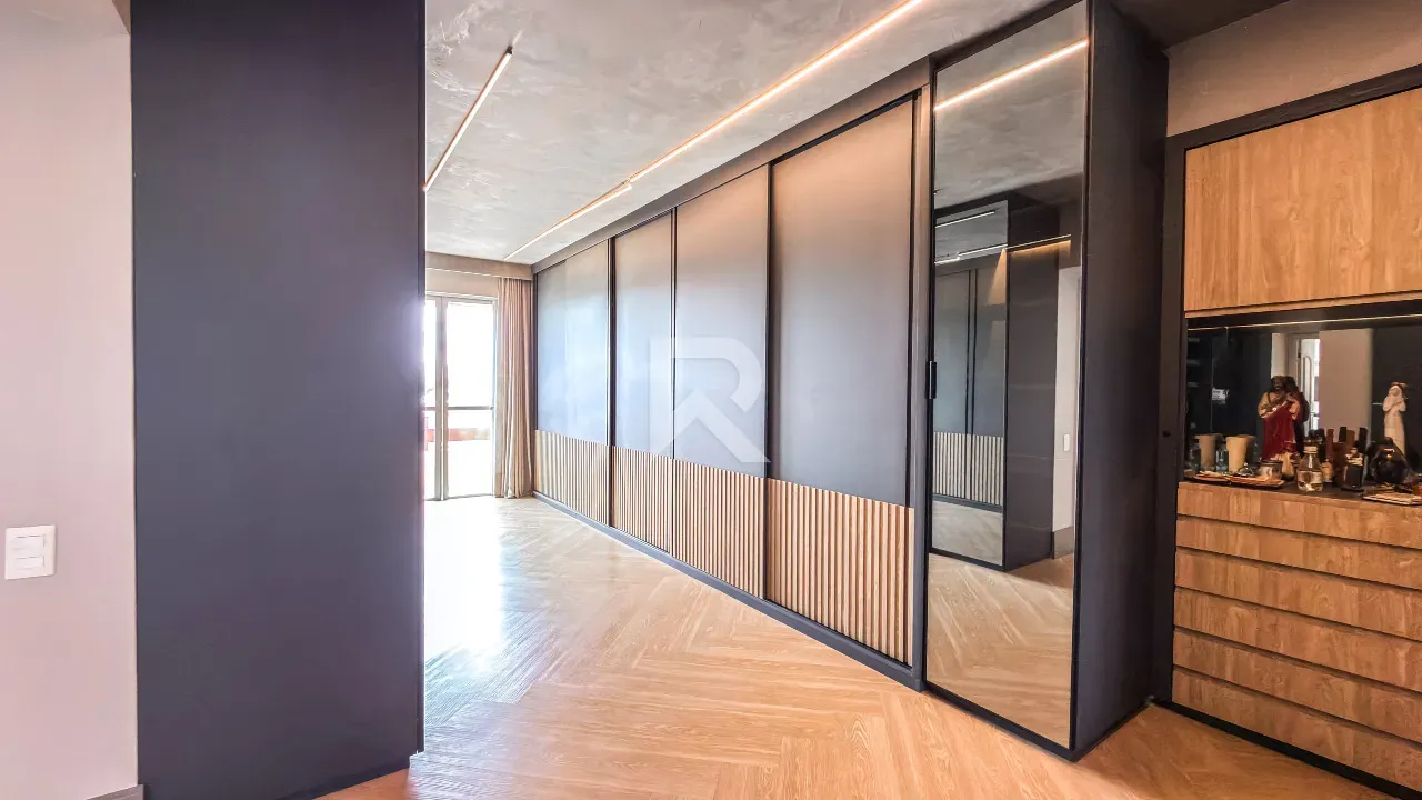 331 m² apartment with 2 parking spaces and 2 en-suites — photo 23