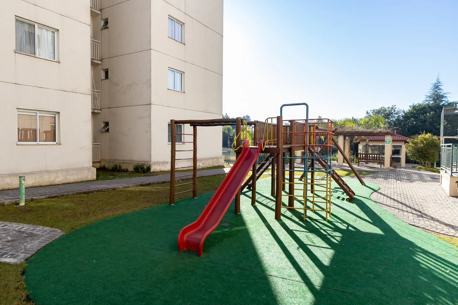 3-bedroom apartment in a building with a pool — photo 55