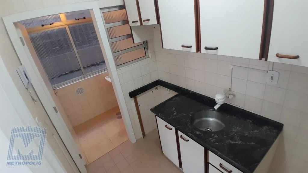 2-bedroom apartment with a closed kitchen and gas stove — photo 2