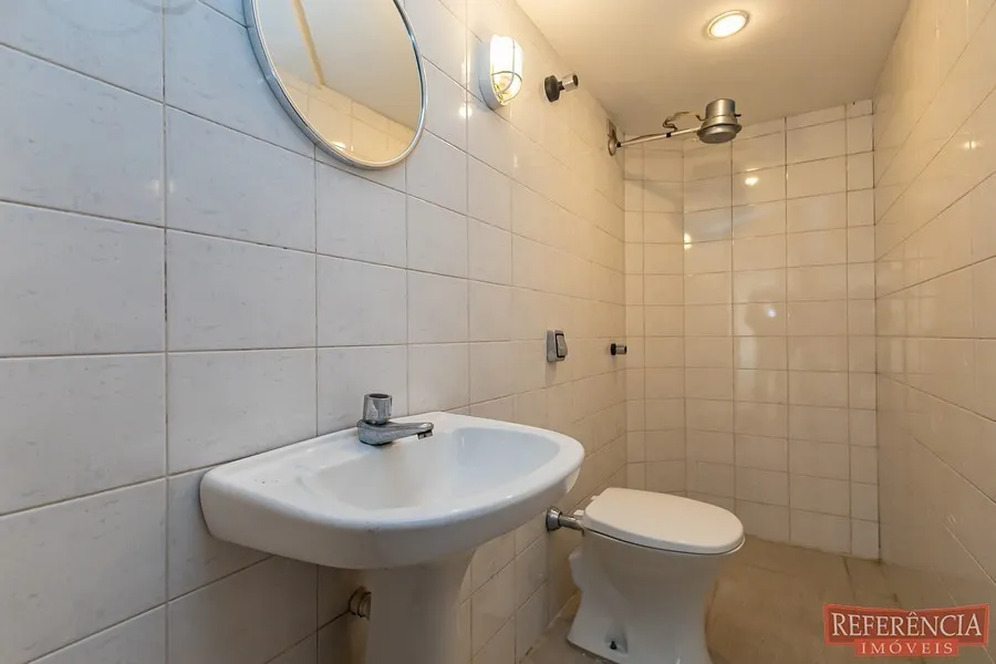 Condo house with 3 bedrooms and a closed kitchen — photo 48