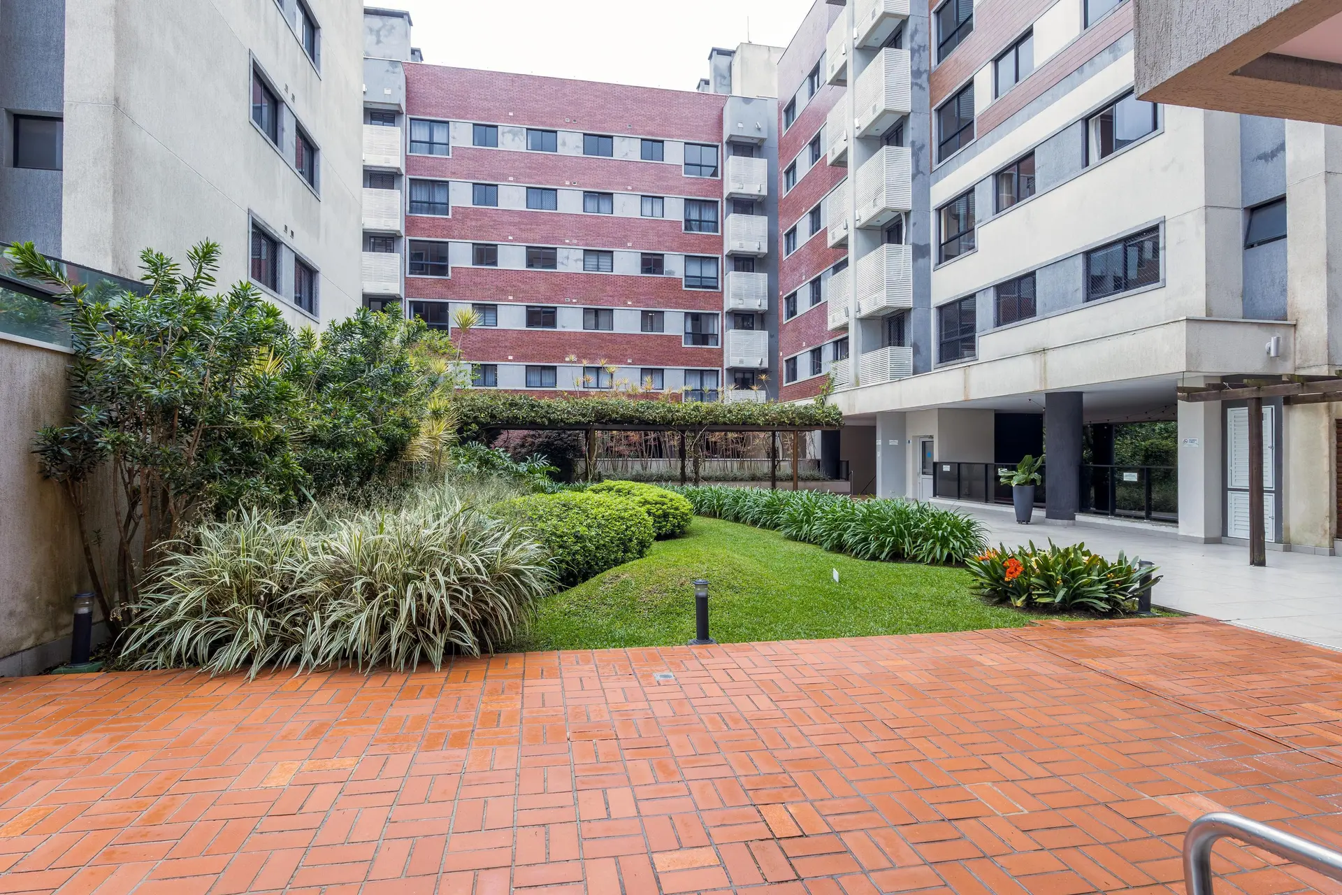 2-bedroom apartment with a glass-enclosed balcony — photo 50