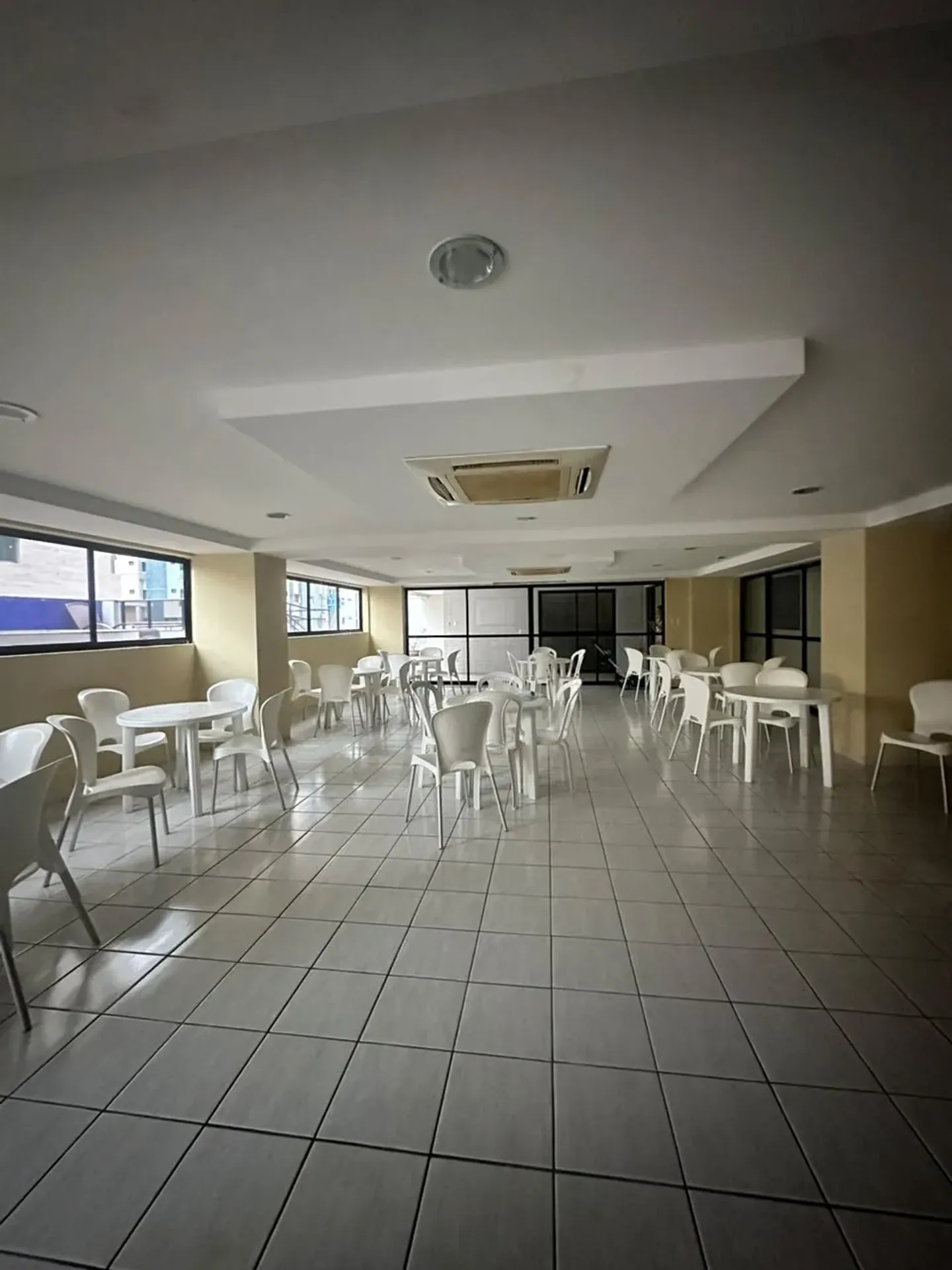 Apartamento mobiliado com cozinha americana e varanda — photo 16