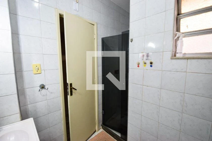 65 m² apartment with a washing machine and a bathtub — photo 30