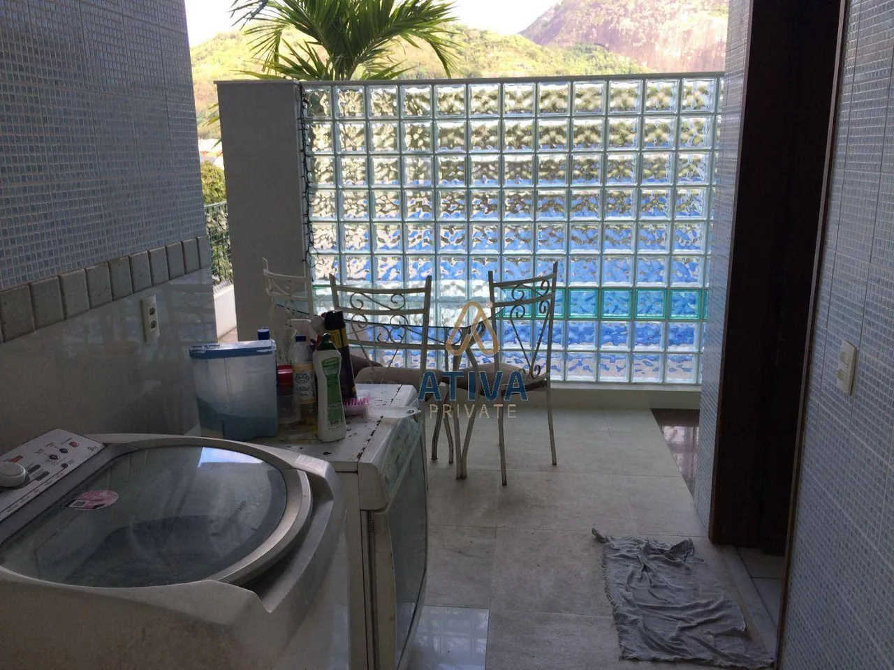 House with 4 bedrooms and 5 bathrooms plus a balcony grill — photo 14