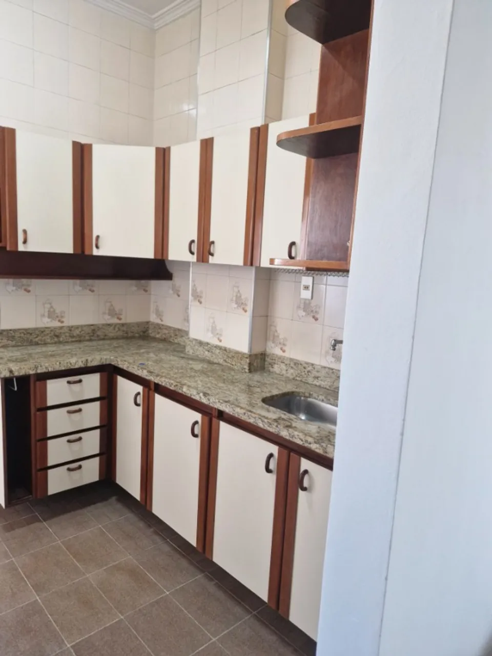 2-bedroom, 2-bath apartment with no parking space — photo 10