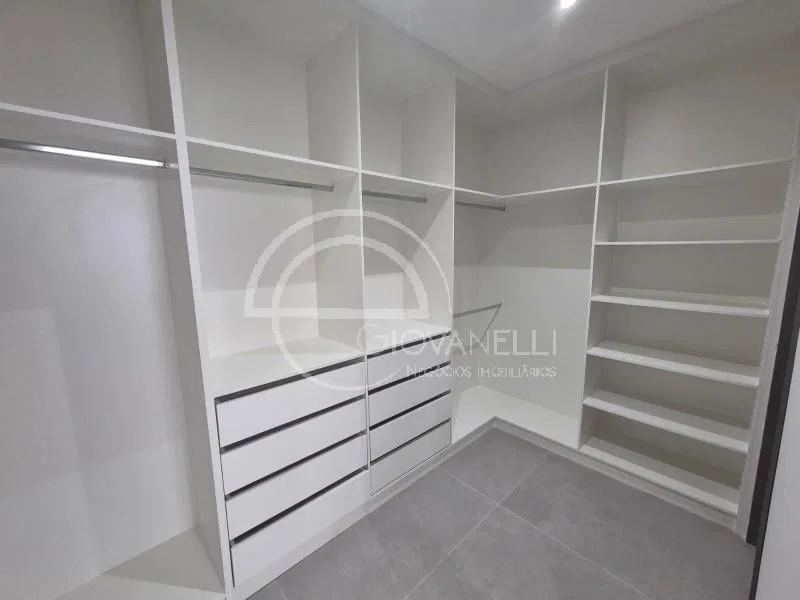 Furnished house with 4 en-suites and open-plan kitchen — photo 26