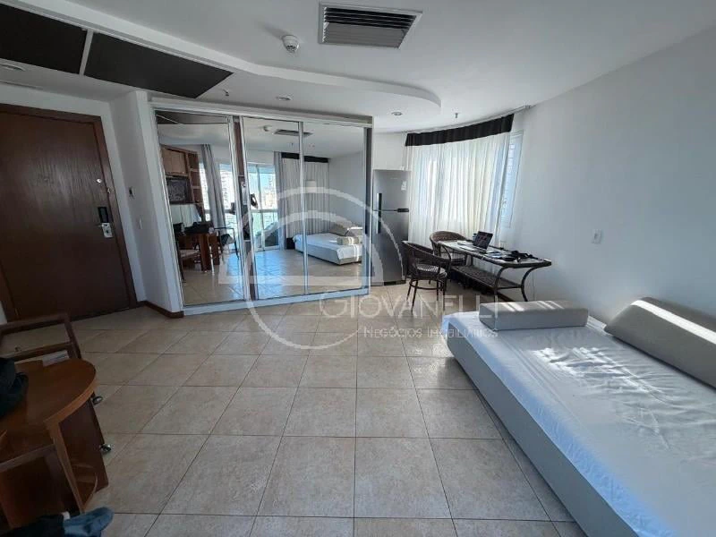 Furnished 1-bedroom apartment with glass-enclosed balcony — photo 7