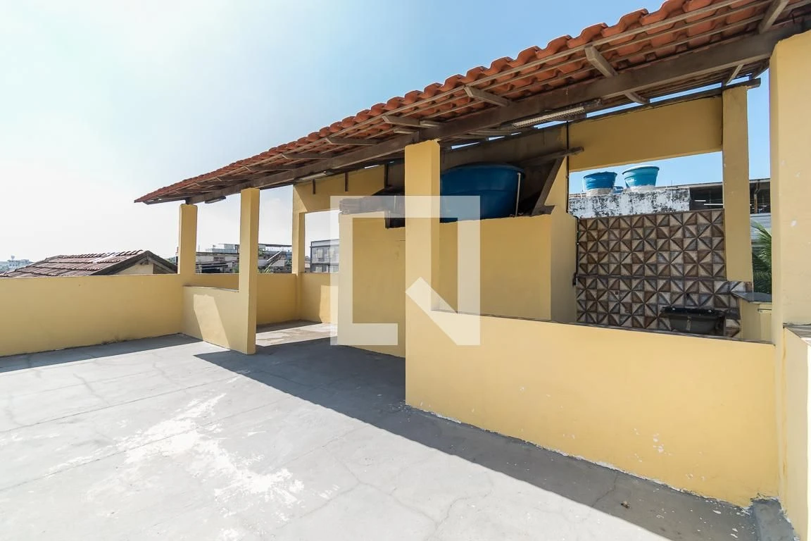 Balcony with a grill in a 3-bedroom apartment, 80 m² — photo 13