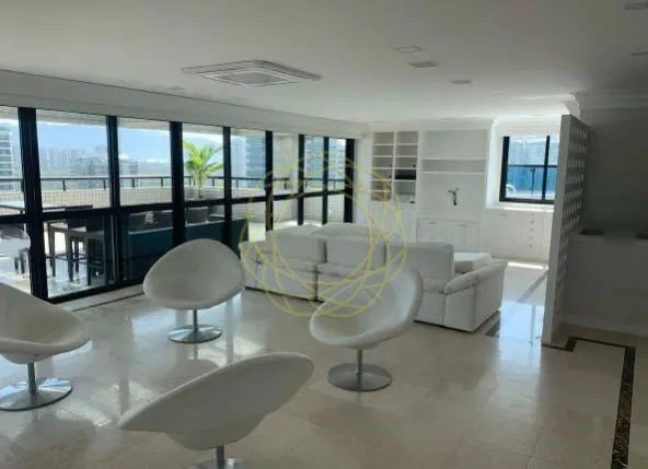 4-bedroom apartment with a water view — photo 10