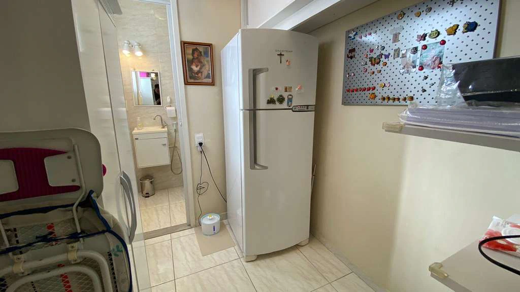 Apartamento de 3 quartos com fogão a gás e móveis — photo 11