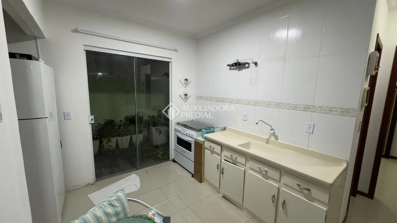 Apartamento de 2 dormitorios con cocina abierta y 82 m² en el 1er piso — photo 2