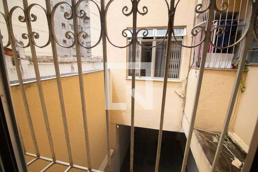 Furnished 67 m² apartment with 2 bedrooms and 1 bathroom — photo 6