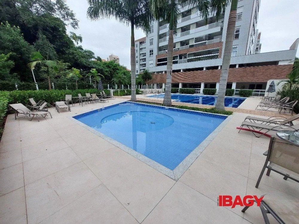 3-bedroom apartment with a grill on the balcony — photo 49