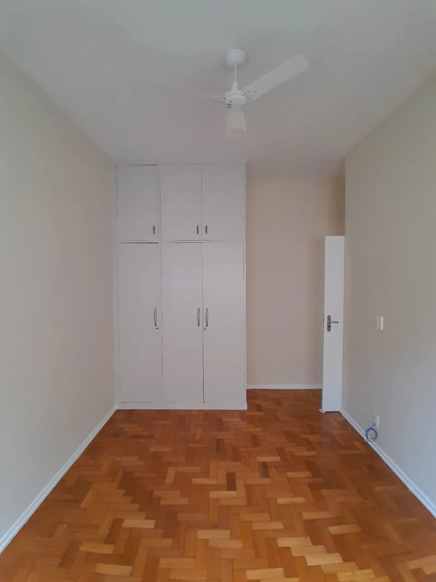 Departamento de 3 dormitorios con piso de madera o laminado — photo 16