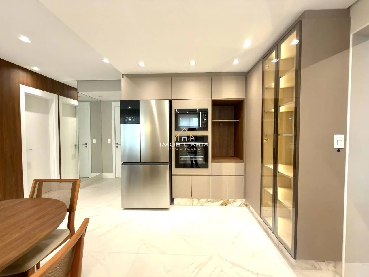 Floor-to-ceiling windows in a 3-bedroom apartment, 138 m² — photo 32