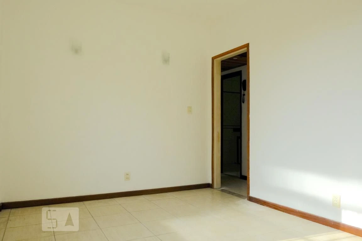 Apartamento sem mobília com cozinha separada e lavanderia — photo 26