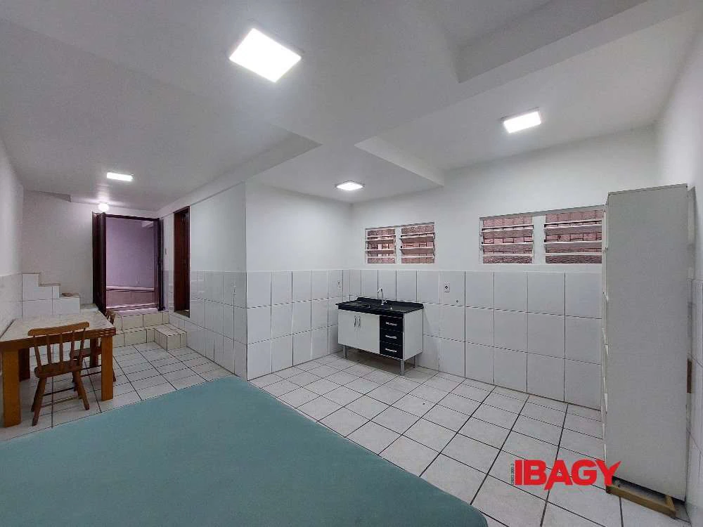 Unfurnished kitnet with laundry area and 1 bathroom, 47 m²