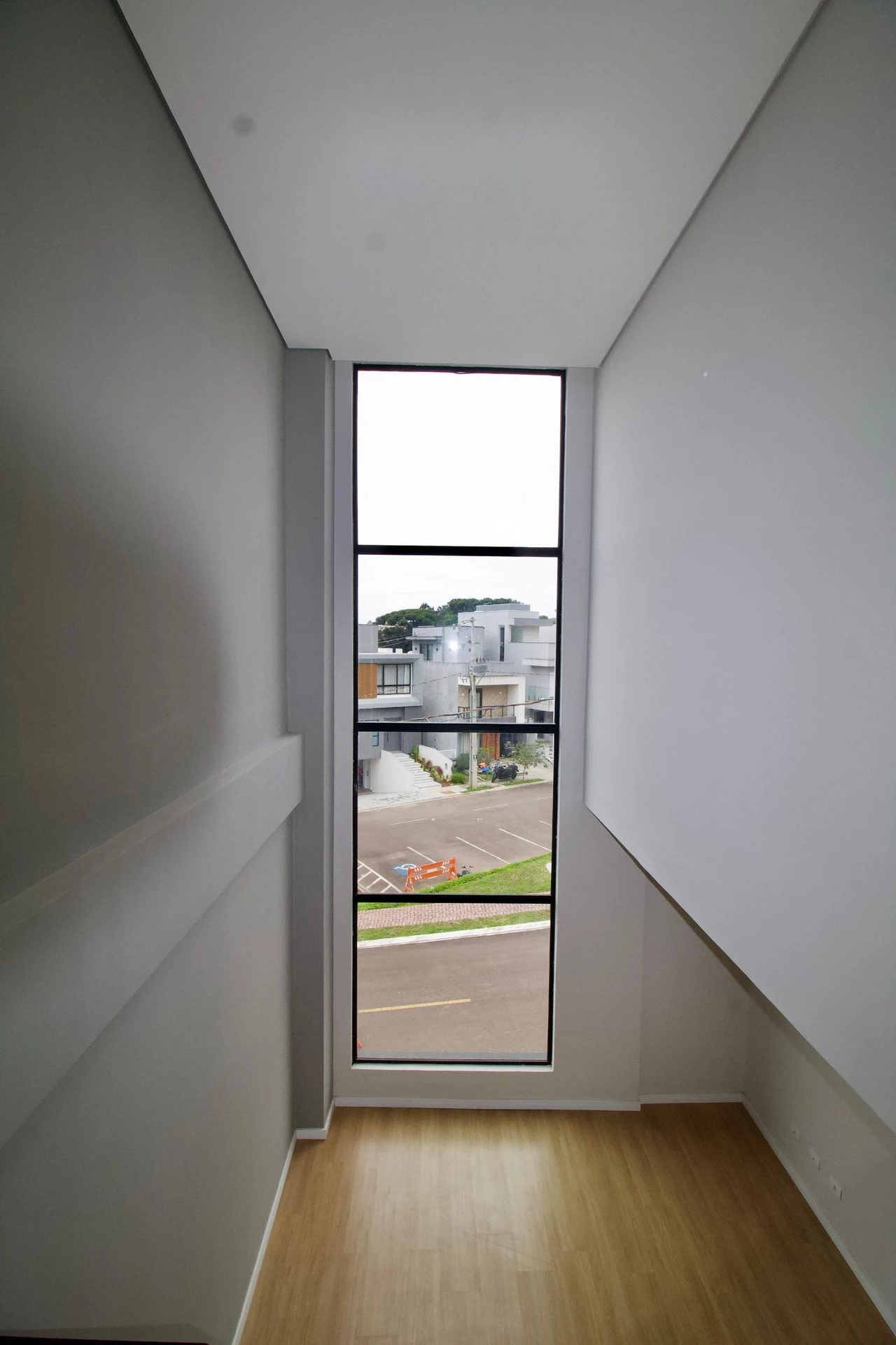 Floor-to-ceiling windows in a 3-bedroom house, 160 m² — photo 51