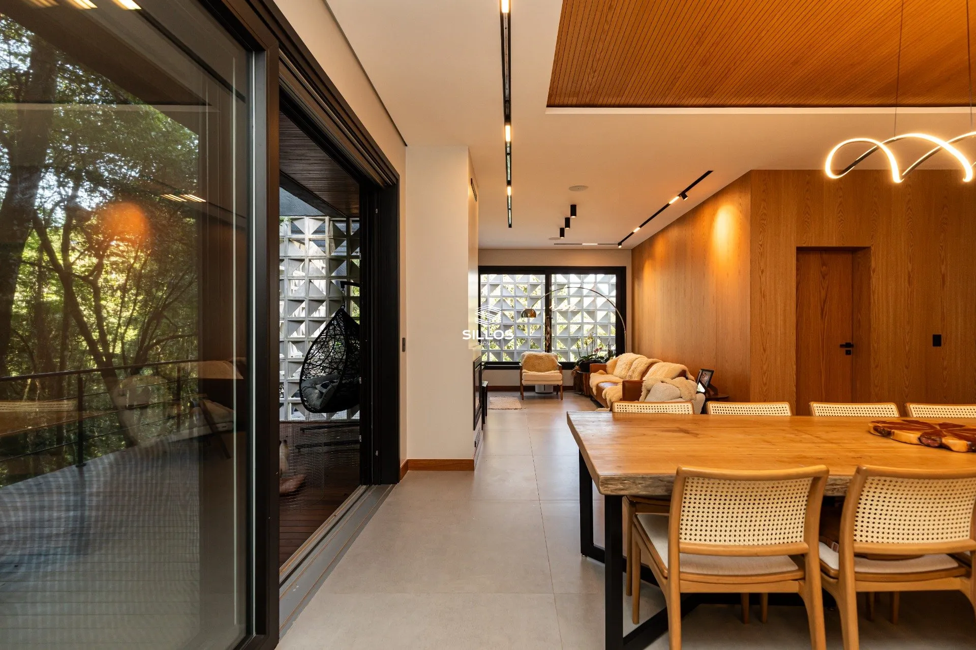 Condominium house with 5 bedrooms and 4 en-suites with balcony — photo 7