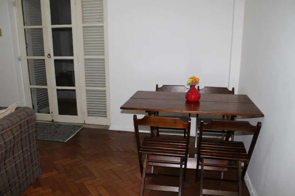 Apartamento mobiliado de 55 m² com 3 quartos e mesa — photo 23