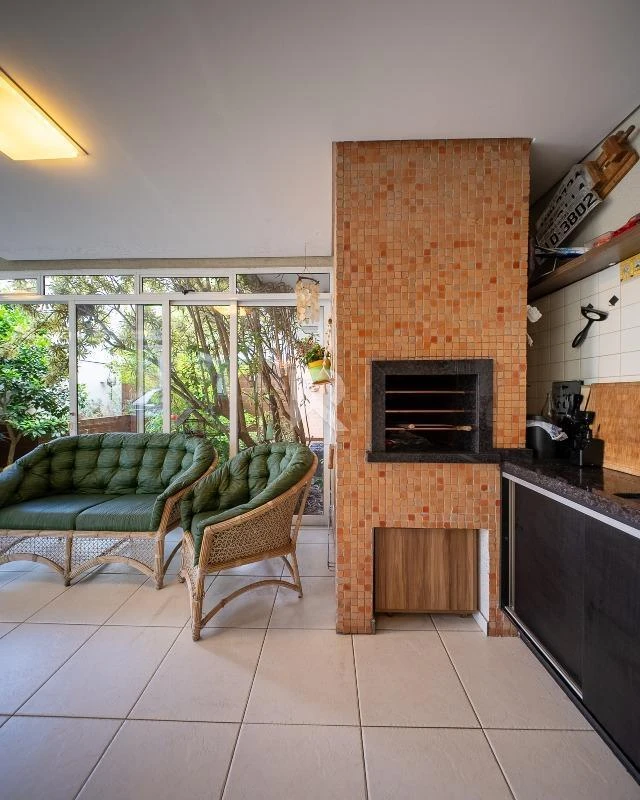 4-bedroom house with a grill on the balcony — photo 28
