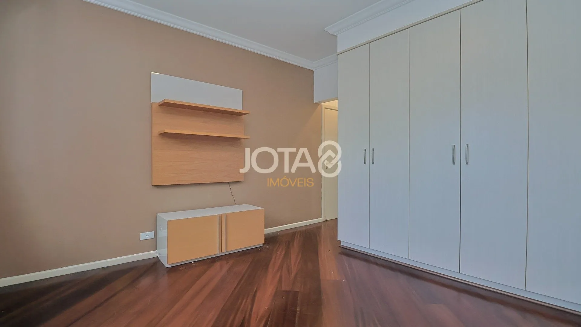 Apartamento de 3 dormitorios con balcón y 2 plazas, 109 m² — photo 23