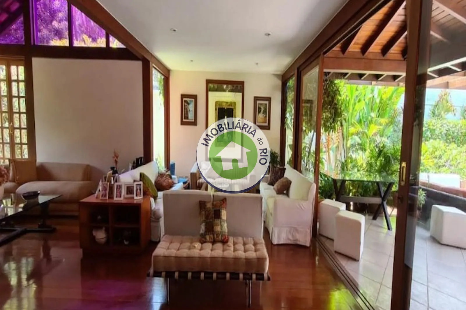 House with a balcony, 5 bedrooms and 5 bathrooms — photo 14