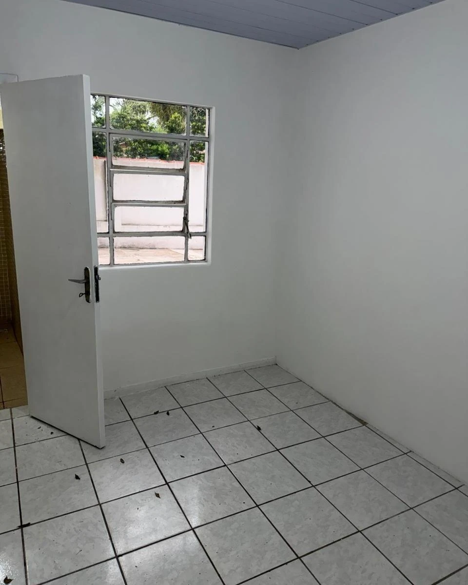 5-bedroom house with wood or laminate floors — photo 20
