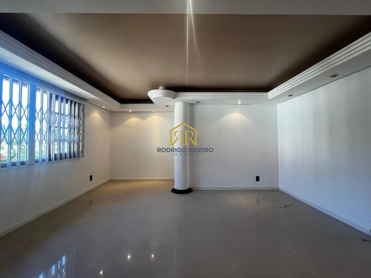 House with 7 bedrooms and 405 m² in a gated community — photo 4