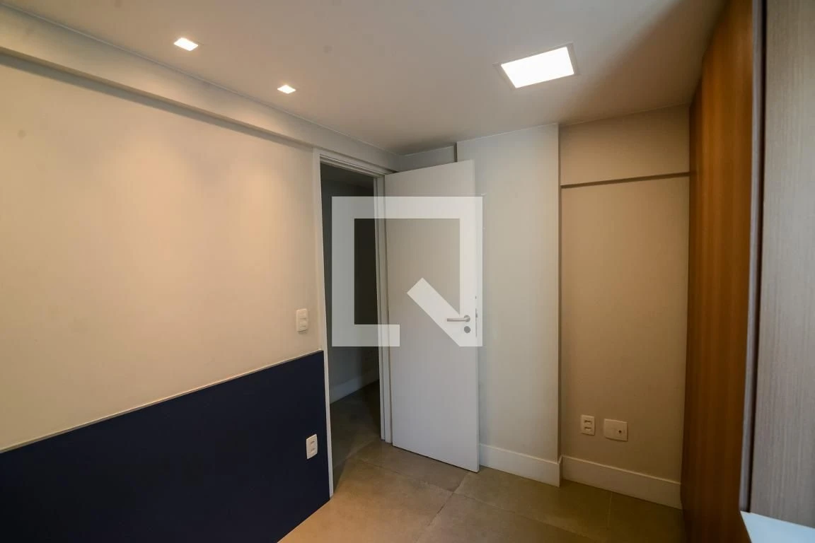 Furnished 4-bedroom apartment with 4 bathrooms — photo 70